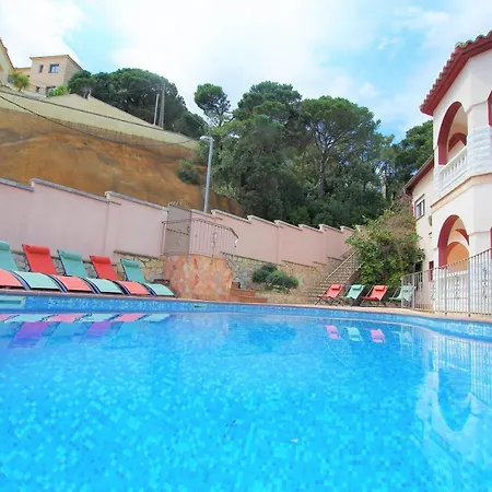 Christine: Luxurious 17-person With Pool And Barbecue Villa Lloret de Mar