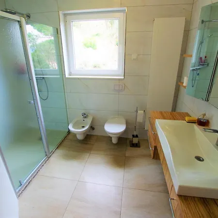 Christine: Luxurious 17-person With Pool And Barbecue *