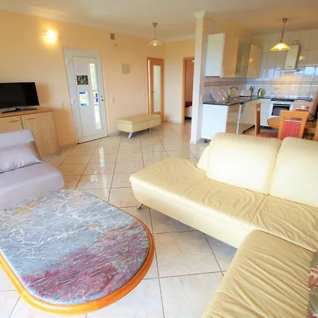 -tancat- V&v Lloret- Christine Villa Lloret de Mar