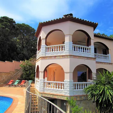 Christine: Luxurious 17-person With Pool And Barbecue *