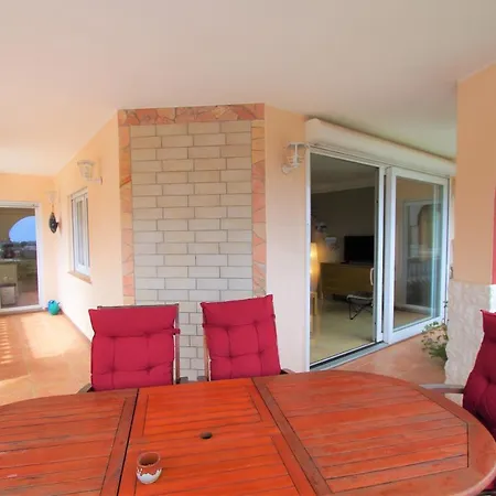 Christine: Luxurious 17-person With Pool And Barbecue *