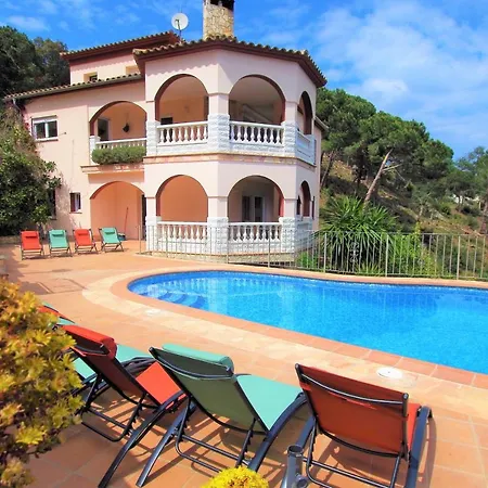 Christine: Luxurious 17-person With Pool And Barbecue