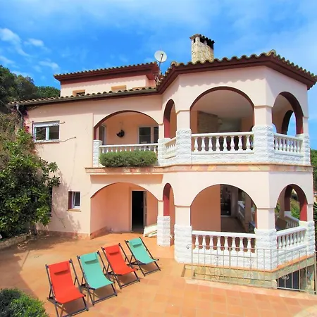 Christine: Luxurious 17-person With Pool And Barbecue