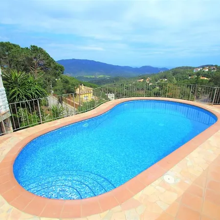 Christine: Luxurious 17-person With Pool And Barbecue *