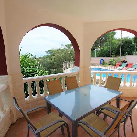 Christine: Luxurious 17-person With Pool And Barbecue Villa *