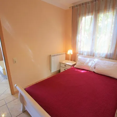 Christine: Luxurious 17-person With Pool And Barbecue *