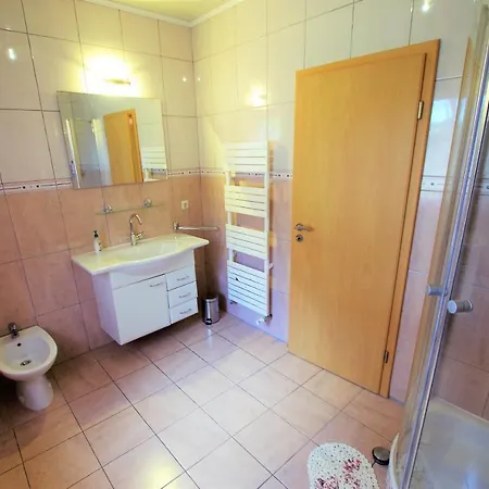 Christine: Luxurious 17-person With Pool And Barbecue Villa