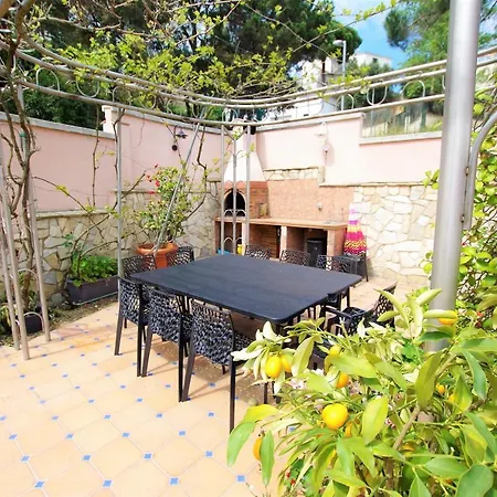 Christine: Luxurious 17-person With Pool And Barbecue Villa *
