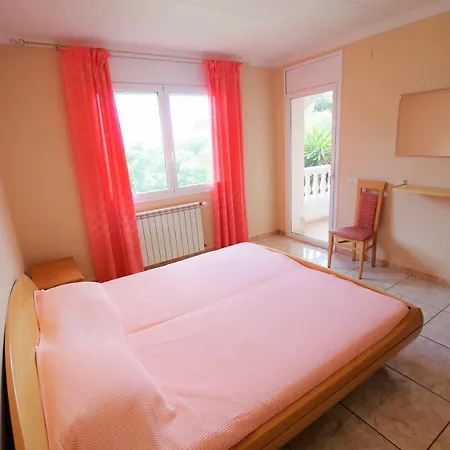 Christine: Luxurious 17-person With Pool And Barbecue Villa *