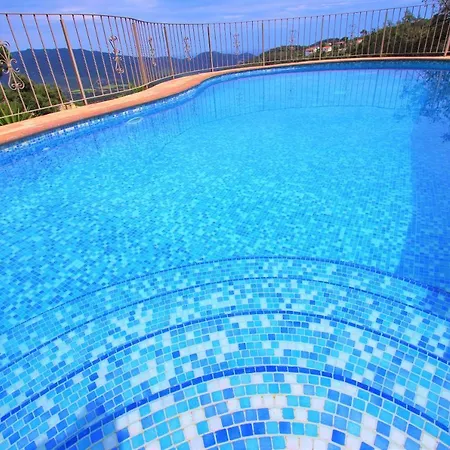 Villa Christine: Luxurious 17-person With Pool And Barbecue Lloret de Mar