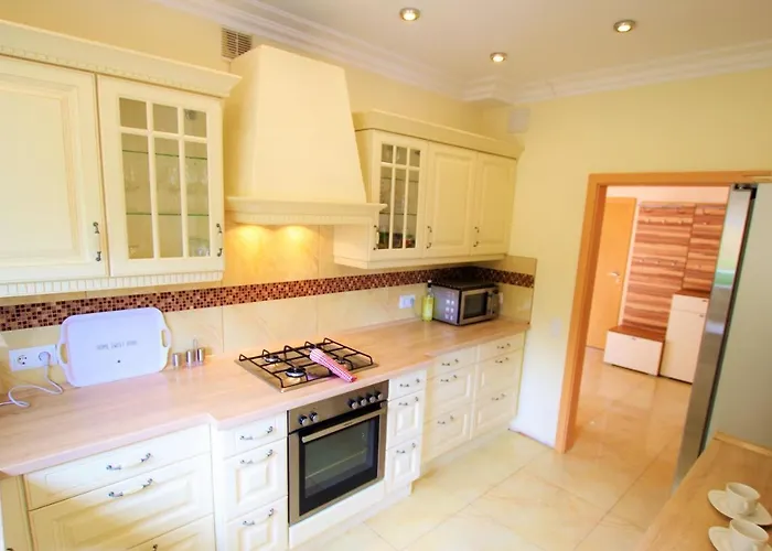 -tancat- V&v Lloret- Christine Willa Lloret de Mar