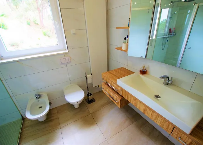 -tancat- V&v Lloret- Christine * Lloret de Mar