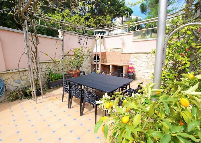 -tancat- V&v Lloret- Christine Willa *