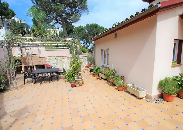 -tancat- V&v Lloret- Christine Willa Lloret de Mar