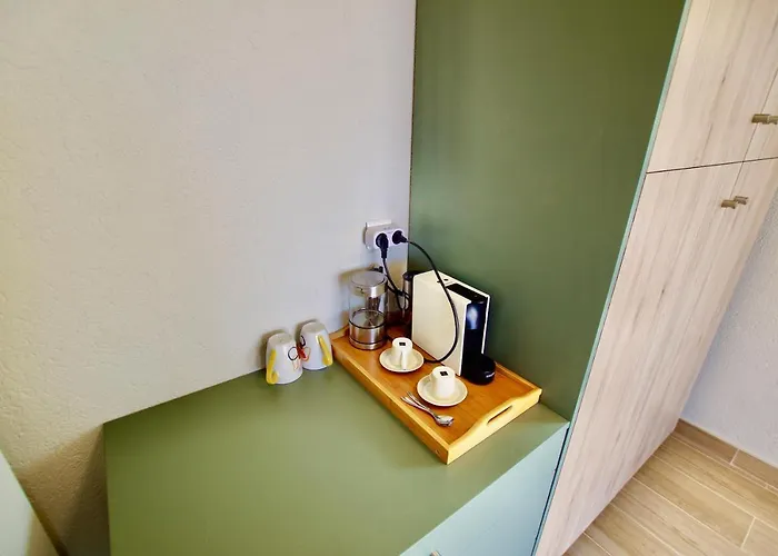 -tancat- V&v Lloret- Christine Willa