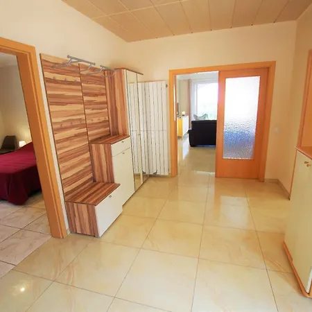 -tancat- V&v Lloret- Christine