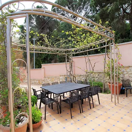 -tancat- V&v Lloret- Christine Villa