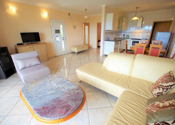 -tancat- V&v Lloret- Christine Villa Lloret de Mar