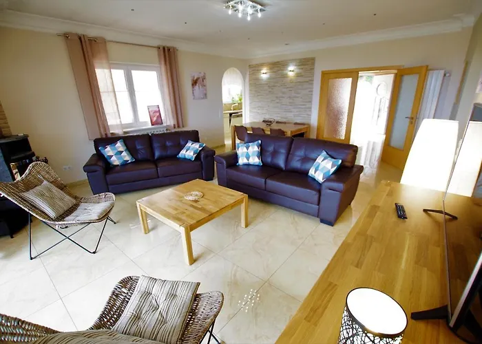 -tancat- V&v Lloret- Christine *