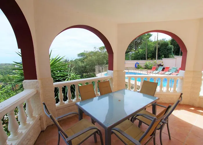 -tancat- V&v Lloret- Christine Villa *