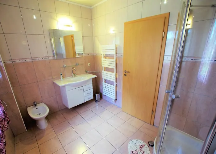 -tancat- V&v Lloret- Christine Villa