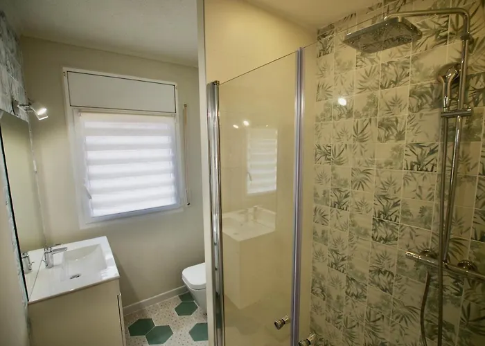 -tancat- V&v Lloret- Christine Villa *